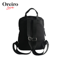 MOCHILA 13" CON BOLSILLOS FRONTALES  LAS OREIRO