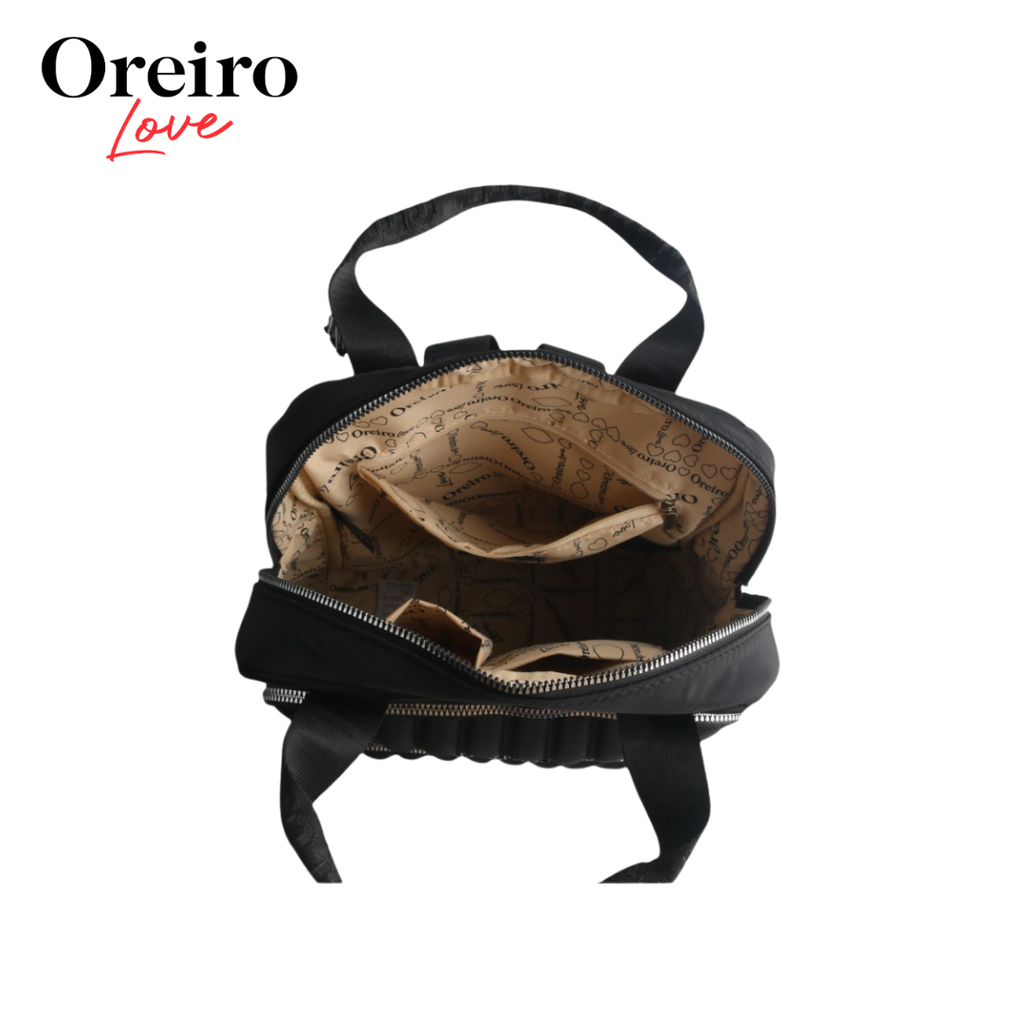 MOCHILA 13" CON BOLSILLOS FRONTALES  LAS OREIRO