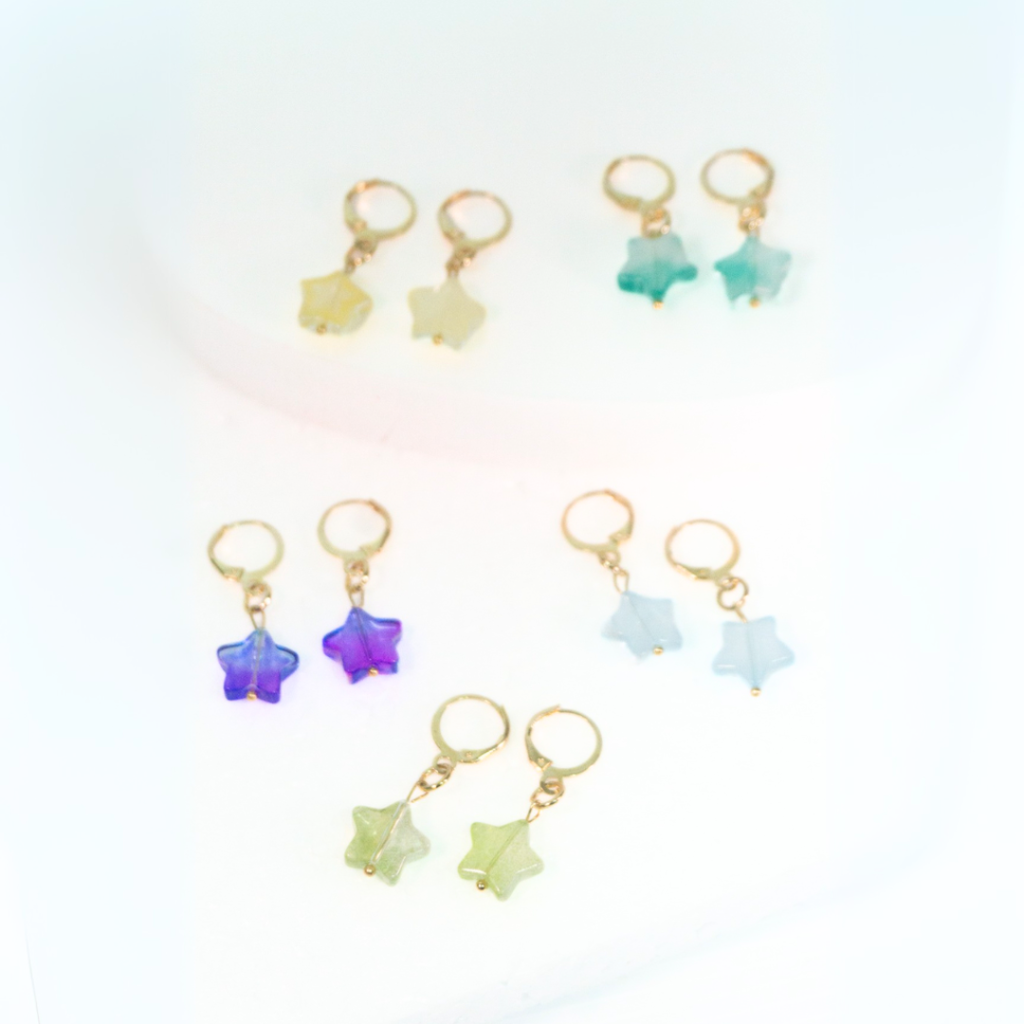 AROS POR PAR CON FORMA DE ESTRELLAS - VARIOS COLORES