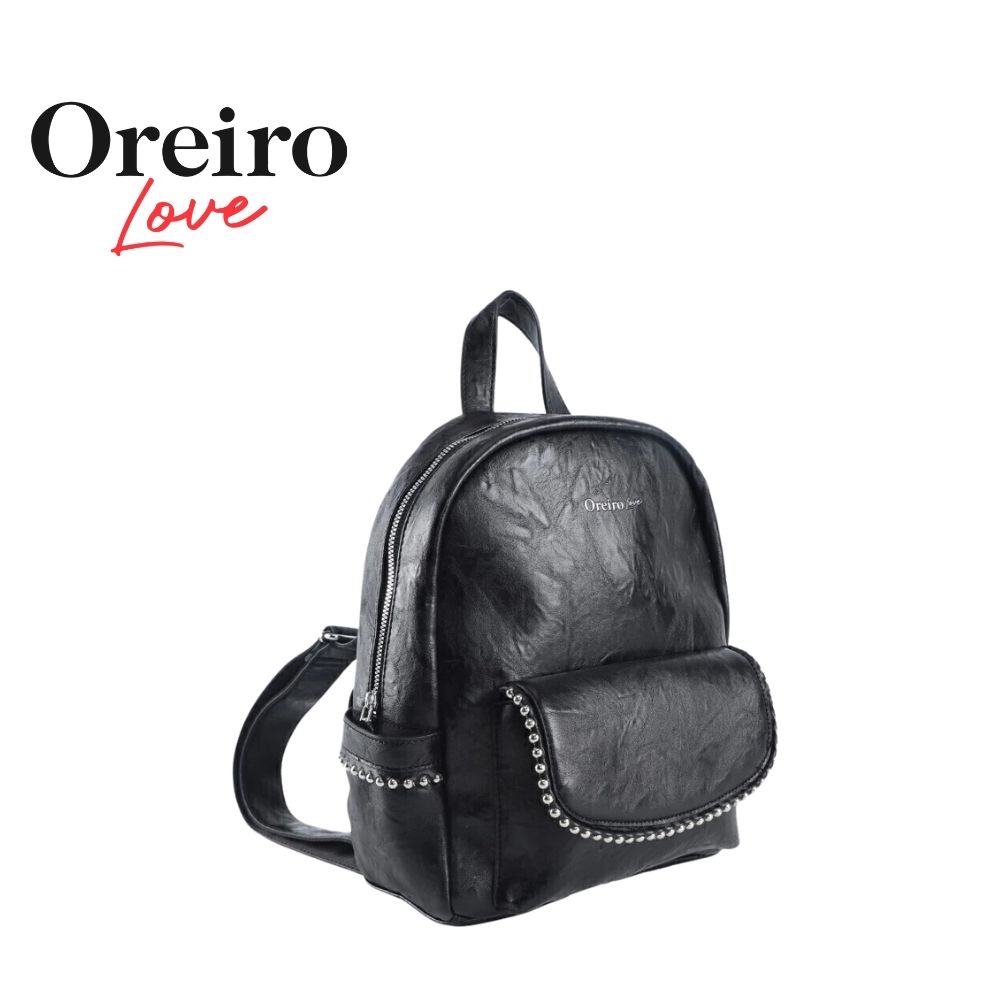 MOCHILA BOLSILLO FRONTAL DETALLE TACHAS OREIRO LOVE
